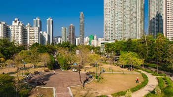Covering an area of over 3.8 hectares, Nam Cheong Park is surrounded by high-rise residential buildings. It provides important open space and facilities for the nearby residents.